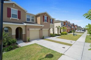 Apartment | 4 bedrooms, Internet - Family 4Bd Townhome Near Disney w Pool Access (Kissimmee)