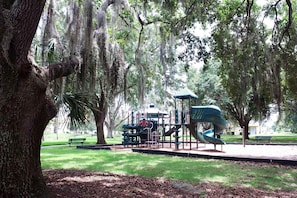 House | 4 bedrooms, Internet - Family 4Bd Townhome Near Disney w Pool Access (Kissimmee)