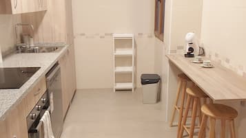 Microondas, horno y lavavajillas