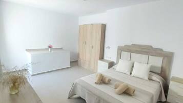 3 bedrooms, iron/ironing board, free WiFi, bed sheets