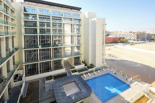 1B - Luxury 1BR with Pool & Gym near Abu Dhabi Airport