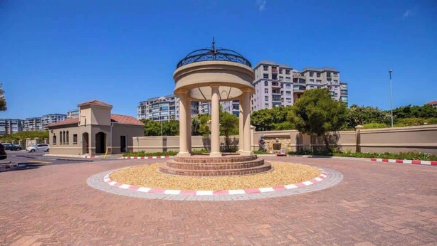 A circular plaza with a central gazebo, surrounded by a paved area and a low wall. - 2 Bedroom Mountain View Penthouse Century City (Cape Town)