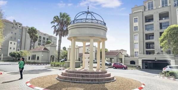 2 bedrooms - 2 Bedroom Mountain View Penthouse Century City (Cape Town)