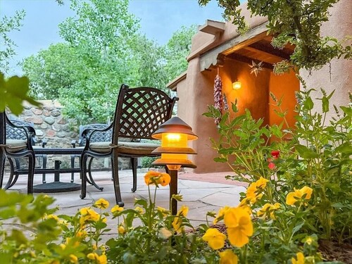 Charming Adobe Retreat in South Capitol–Walk to Plaza, Railyard & Canyon Road