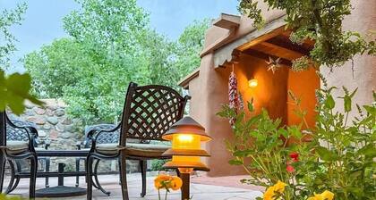 Charming Adobe Retreat in South Capitol–Walk to Plaza, Railyard & Canyon Road