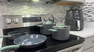 Microonde, forno, piano cottura, lavastoviglie