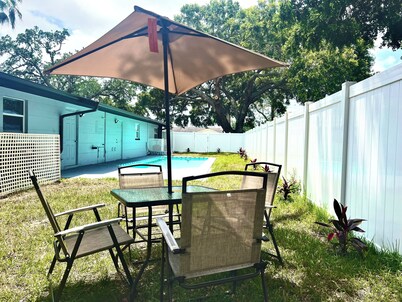 Poolside Heaven Near Clearwater Beach