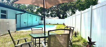 Poolside Heaven Near Clearwater Beach