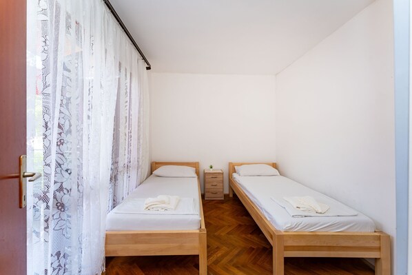 Apartment, 3 Bedrooms, Smoking, Patio