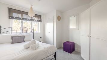 4 bedrooms, free WiFi, bed sheets