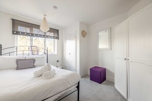 4 多间卧室、免费 WiFi、床单