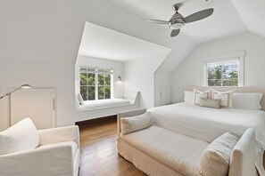 5 bedrooms, iron/ironing board, WiFi, bed sheets