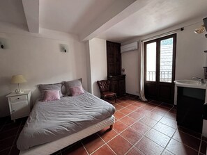 2 Schlafzimmer, Reisekinderbett, Bettwäsche