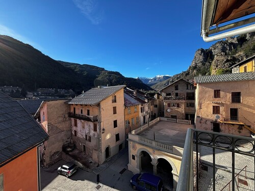 House in the heart of the village! Close to all shops and activities!