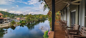The Kephart a Downtown Bryson City loft Apartment