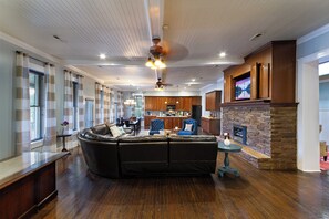 TV, fireplace