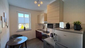 Kjøleskap, mikrobølgeovn, ovn og kokeplater