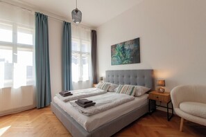 Iron/ironing board, travel crib, WiFi, bed sheets - Stay Inn | Relax in Style: Charming Apt (Praha 3)