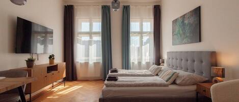 Bügeleisen/Bügelbrett, Reisekinderbett, WLAN, Bettwäsche