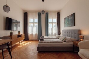 Iron/ironing board, travel crib, WiFi, bed sheets - Stay Inn | Relax in Style: Charming Apt (Praha 3)