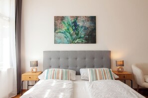 Iron/ironing board, travel crib, WiFi, bed sheets - Stay Inn | Relax in Style: Charming Apt (Praha 3)