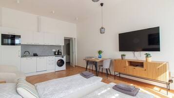 Bügeleisen/Bügelbrett, Reisekinderbett, WLAN, Bettwäsche