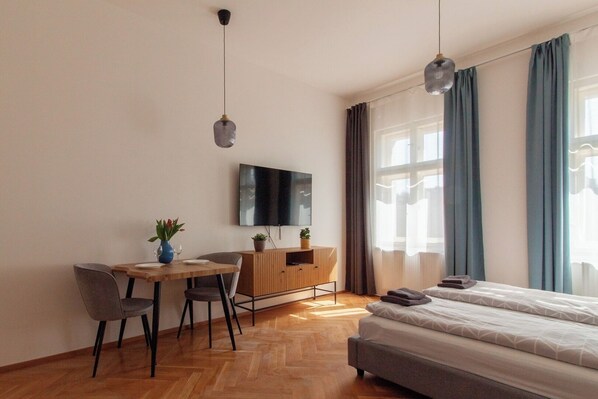 Strykejern/-brett, reiseseng for barn, wi-fi og sengetøy