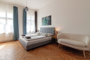 Iron/ironing board, travel crib, WiFi, bed sheets - Stay Inn | Relax in Style: Charming Apt (Praha 3)