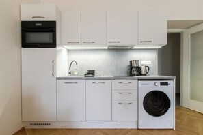 Réfrigérateur, four, plaque de cuisson, lave-vaisselle