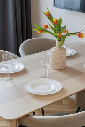Dining - Stay Inn | Modern Stylish Flat with private garden (Praha 3)