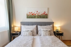 1 habitación, tabla de planchar con plancha, cuna de viaje y wifi 