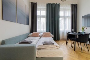 1 bedroom, iron/ironing board, travel cot, WiFi - Stay Inn | Modern 1 Bedroom flat near the centre (Praha 3)