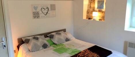 Bügeleisen/Bügelbrett, Internetzugang, Bettwäsche