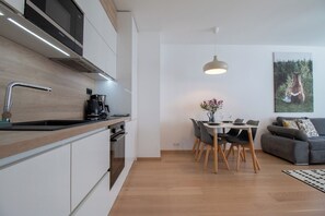 Fridge, microwave, oven, stovetop