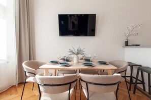 Dining - Stay Inn | Historic Charm Meets Modern Comfort (Praha 3)