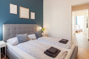 2 slaapkamers, een strijkplank/strijkijzer, reisbedje, wifi