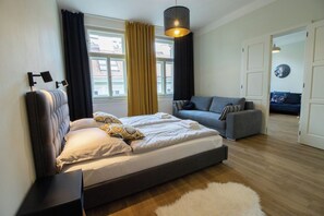 2 bedrooms, iron/ironing board, travel crib, WiFi - WOW ☆ Spacious Central Apt - Parking available☆ (Prague)