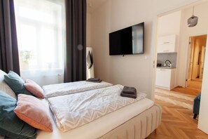 1 slaapkamer, een strijkplank/strijkijzer, reisbedje, wifi