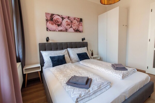 2 bedrooms, iron/ironing board, travel cot, WiFi