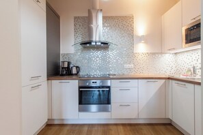 Fridge, microwave, oven, stovetop