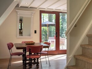 Bungalow | Dining room