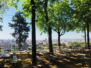 Outdoor dining - Small and very cute flat in Prague near Letna and Stromovka park and with... (Praha 7)