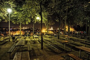 Outdoor dining - Small and very cute flat in Prague near Letna and Stromovka park and with... (Praha 7)