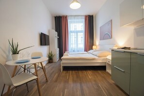 Iron/ironing board, WiFi, bed sheets - Small and very cute flat in Prague near Letna and Stromovka park and with... (Praha 7)