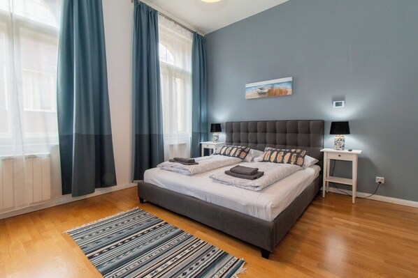 Iron/ironing board, travel crib, WiFi, bed sheets
