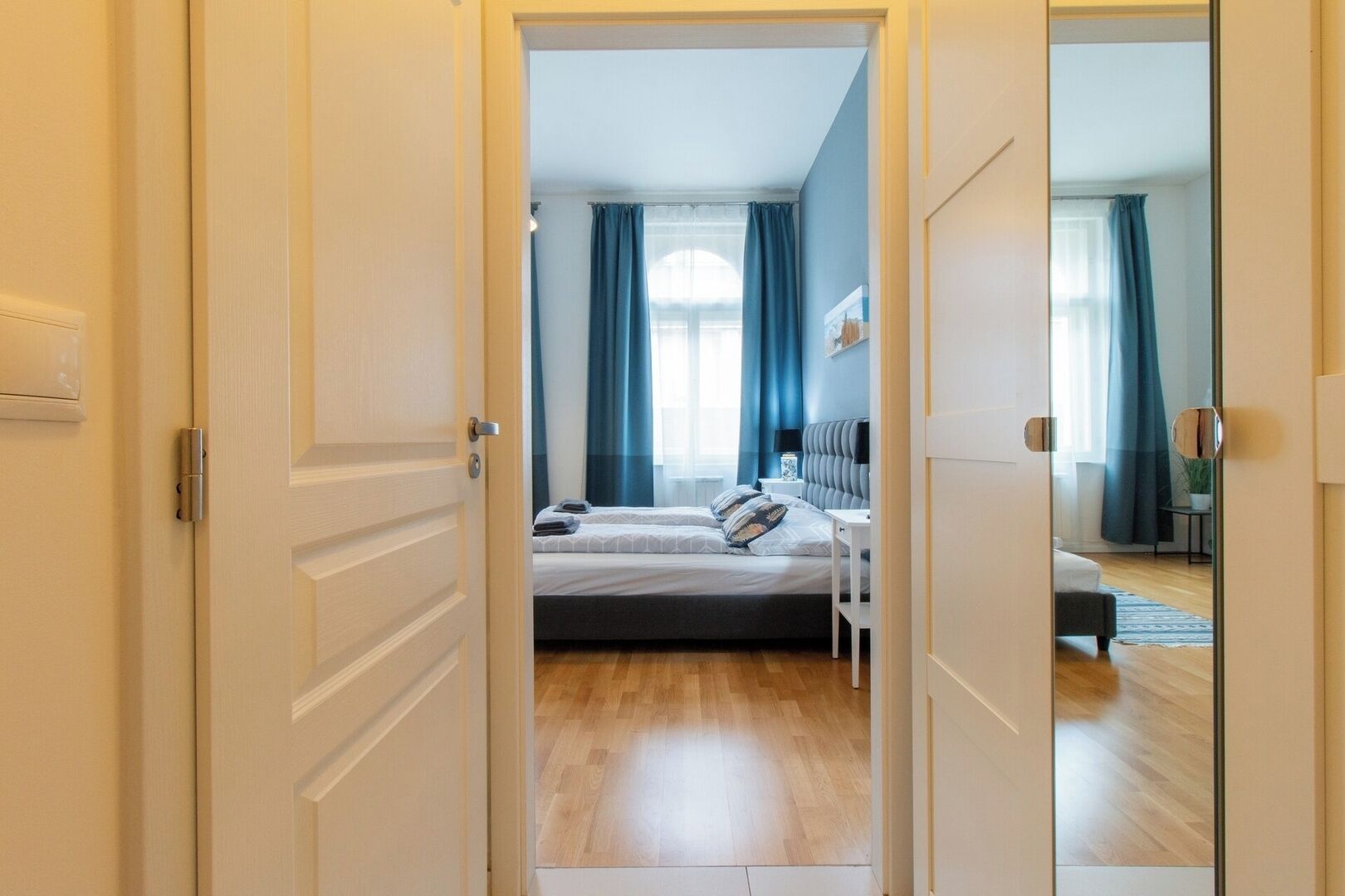 Iron/ironing board, travel crib, WiFi, bed sheets