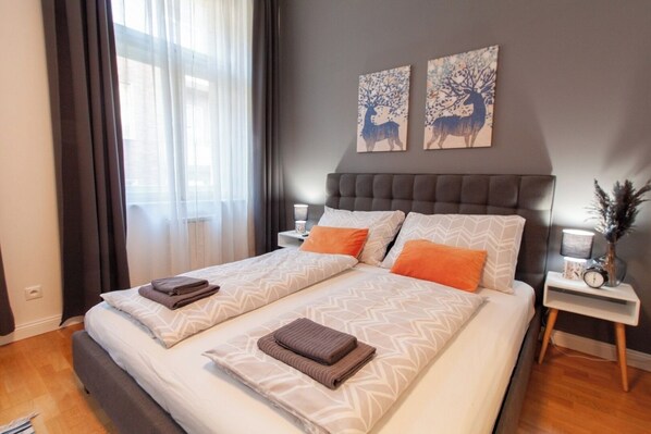 مكواة/لوح كي وواي فاي وملاءات أسرّة