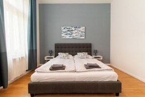 Iron/ironing board, travel crib, WiFi, bed sheets