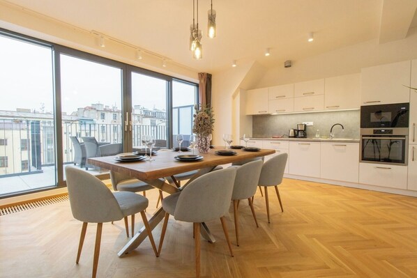 Fridge, microwave, oven, stovetop