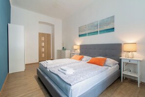 2 habitaciones, tabla de planchar con plancha, cuna de viaje y wifi 